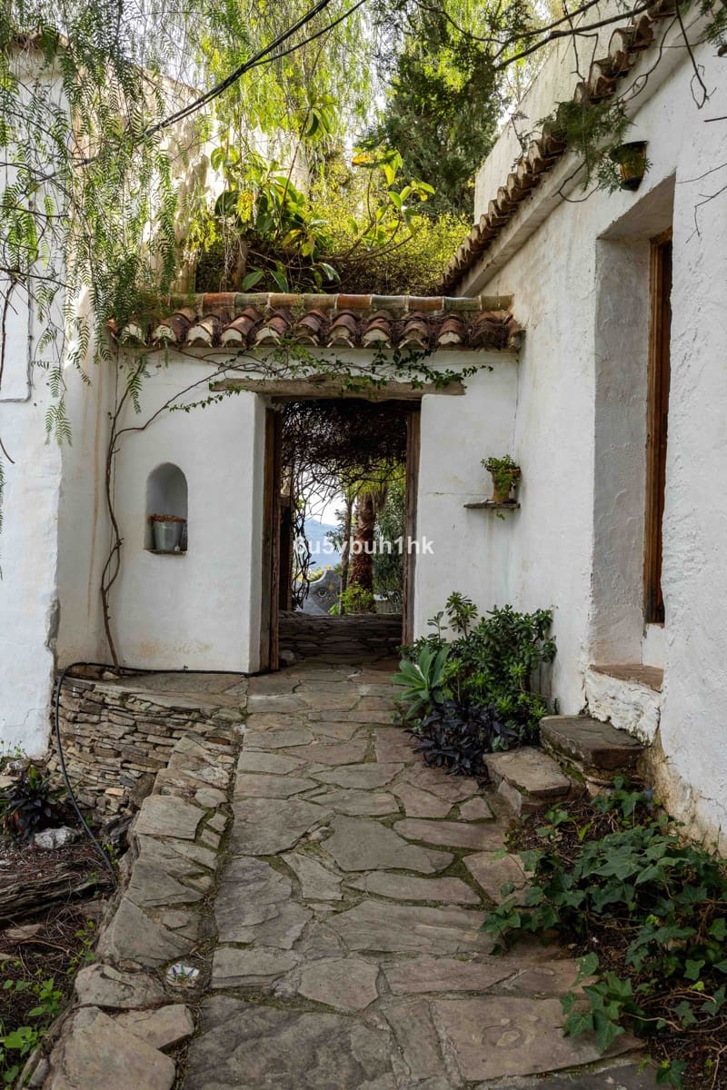 31 bedroom Townhouse for sale in Vinuela with pool - € 2,950,000 (Ref: 9520524)