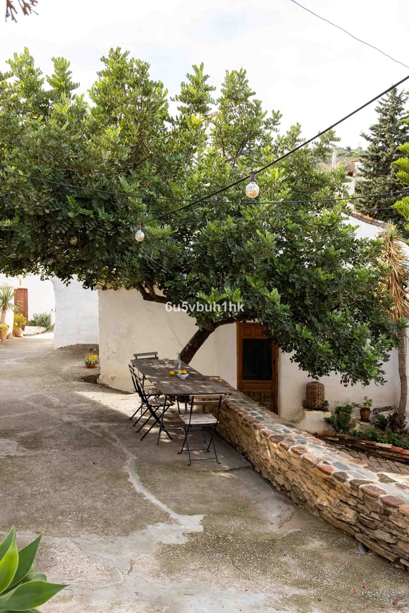 31 bedroom Townhouse for sale in Vinuela with pool - € 2,950,000 (Ref: 9520524)