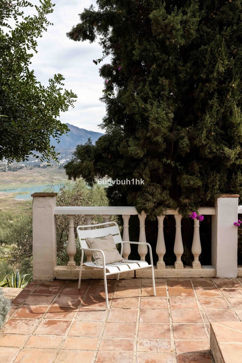 31 bedroom Townhouse for sale in Vinuela with pool - € 2,950,000 (Ref: 9520524)