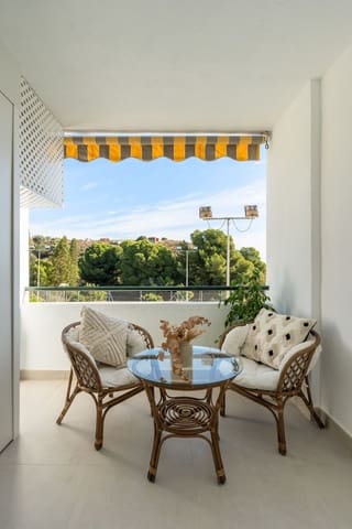 Apartamento de 2 habitaciones en Carvajal, Fuengirola en venta - 359.000 € (Ref: 9520526)