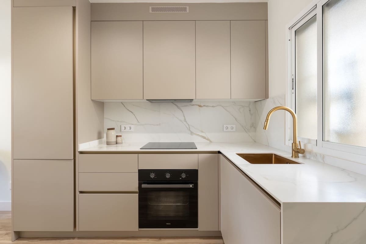 Apartamento de 2 habitaciones en Carvajal en venta - 359.000 € (Ref: 9520526)