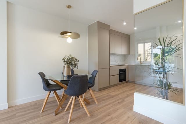 Apartamento de 2 habitaciones en Carvajal, Fuengirola en venta - 359.000 € (Ref: 9520526)