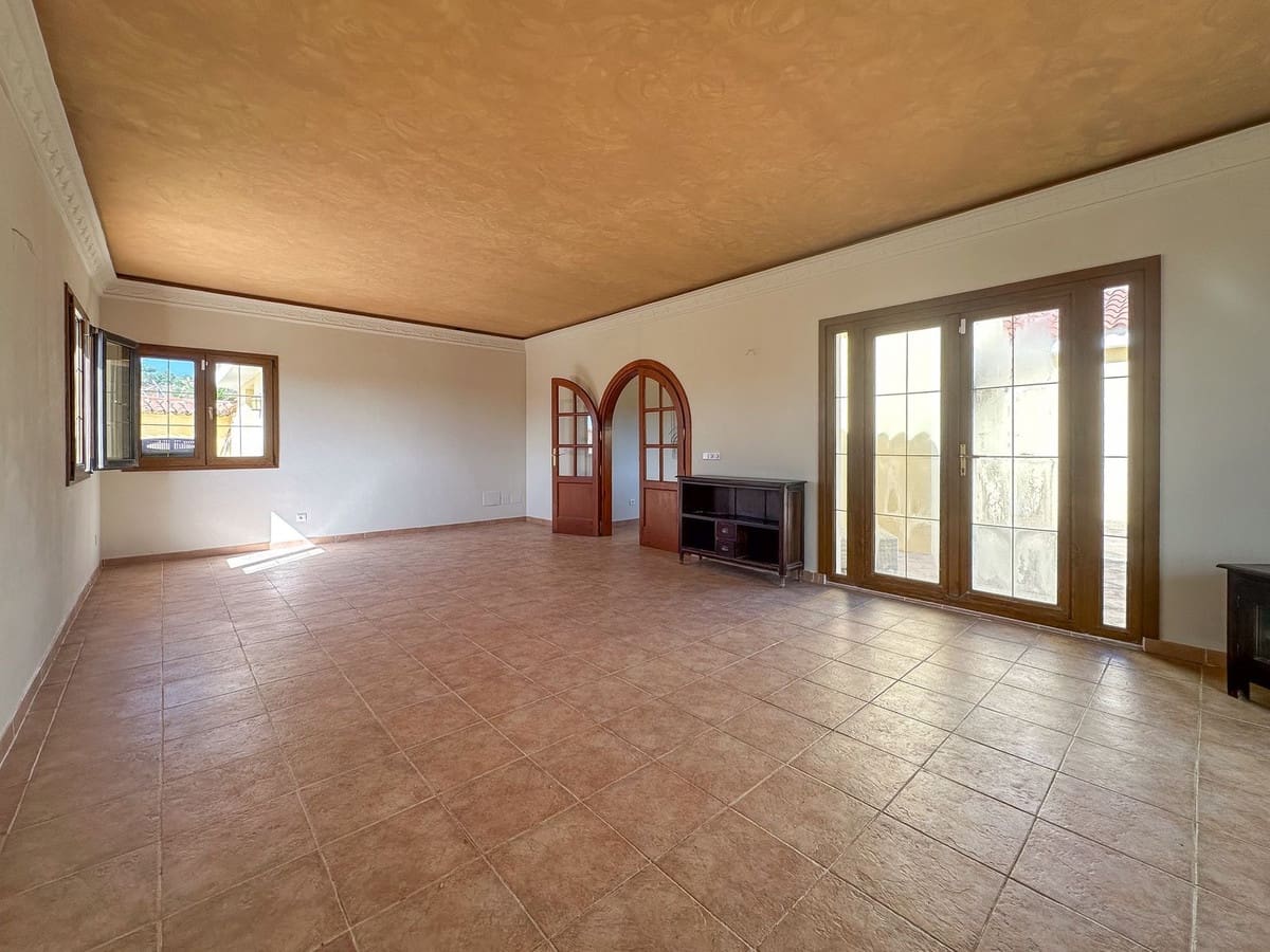 Chalet de 4 habitaciones en Mijas en venta con piscina - 575.000 € (Ref: 9525884)