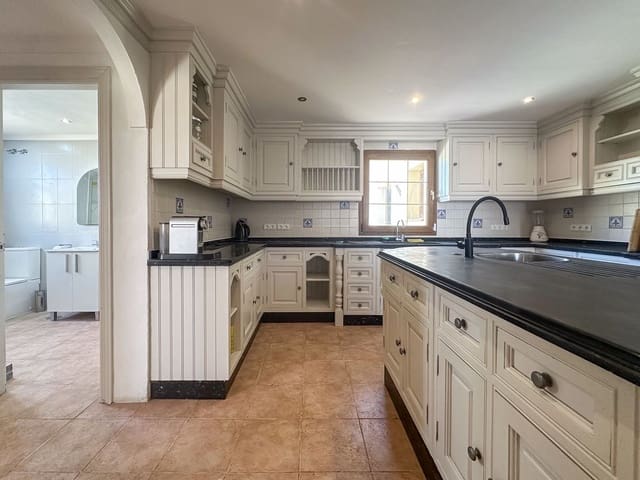 Chalet de 4 habitaciones en Mijas pueblo, Mijas en venta con piscina - 575.000 € (Ref: 9525884)