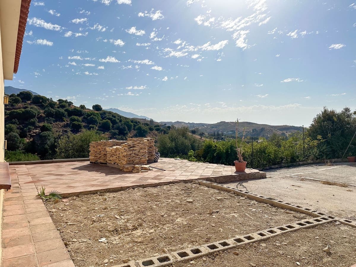 Chalet de 4 habitaciones en Mijas en venta con piscina - 575.000 € (Ref: 9525884)