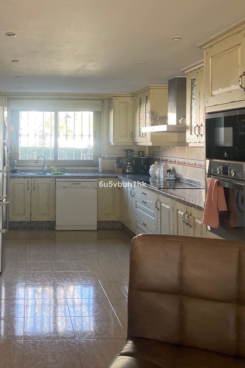 4 quarto Casa em Banda para venda em Estepona - 580 000 € (Ref: 9529140)