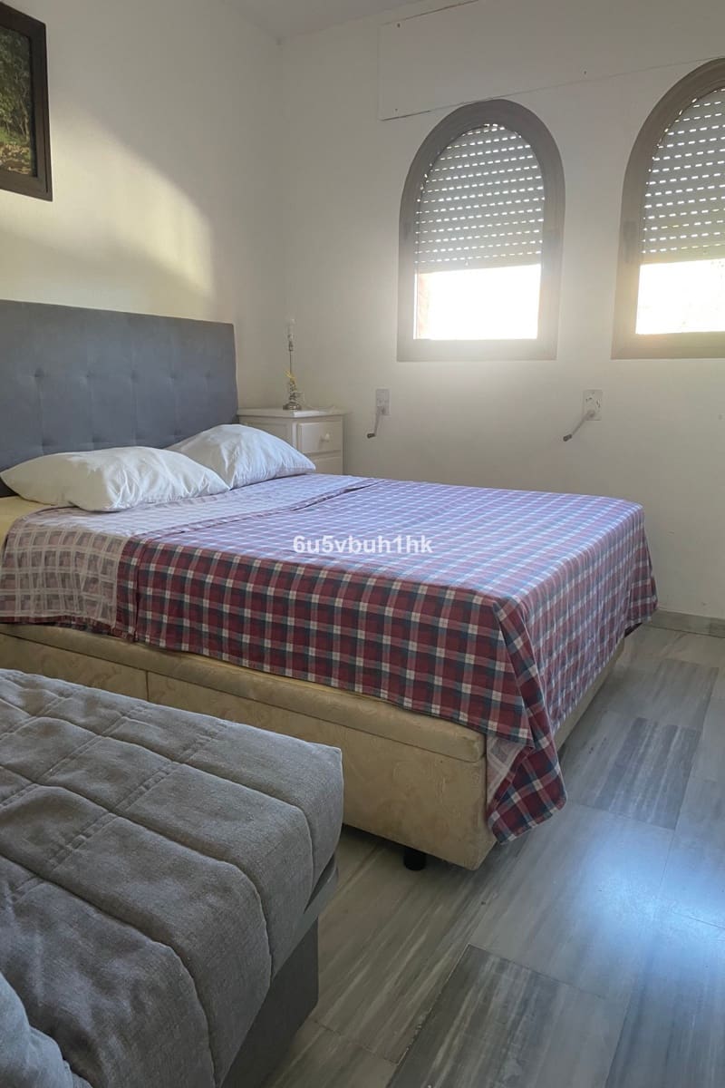 4 quarto Casa em Banda para venda em Estepona - 580 000 € (Ref: 9529140)