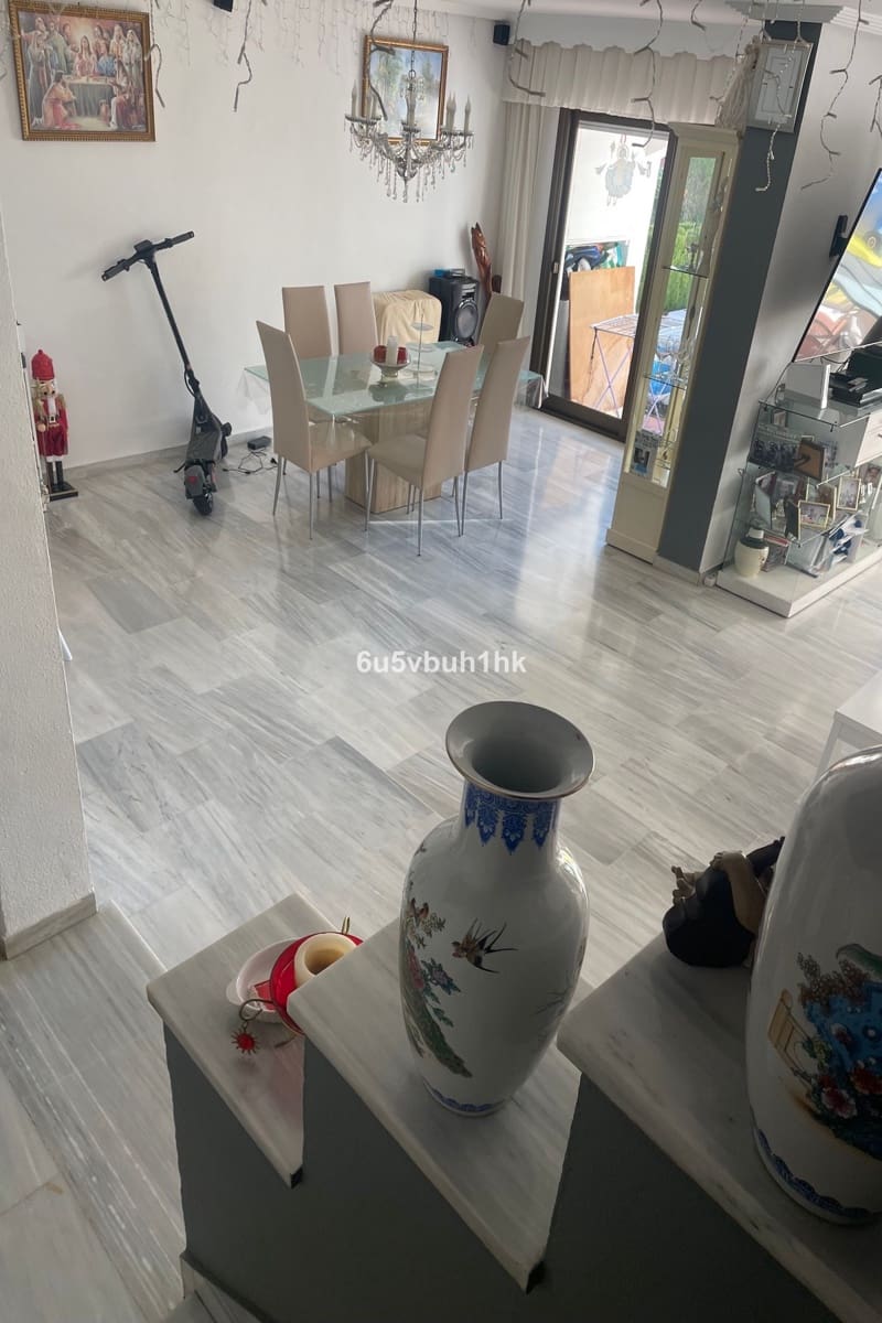 4 quarto Casa em Banda para venda em Estepona - 580 000 € (Ref: 9529140)