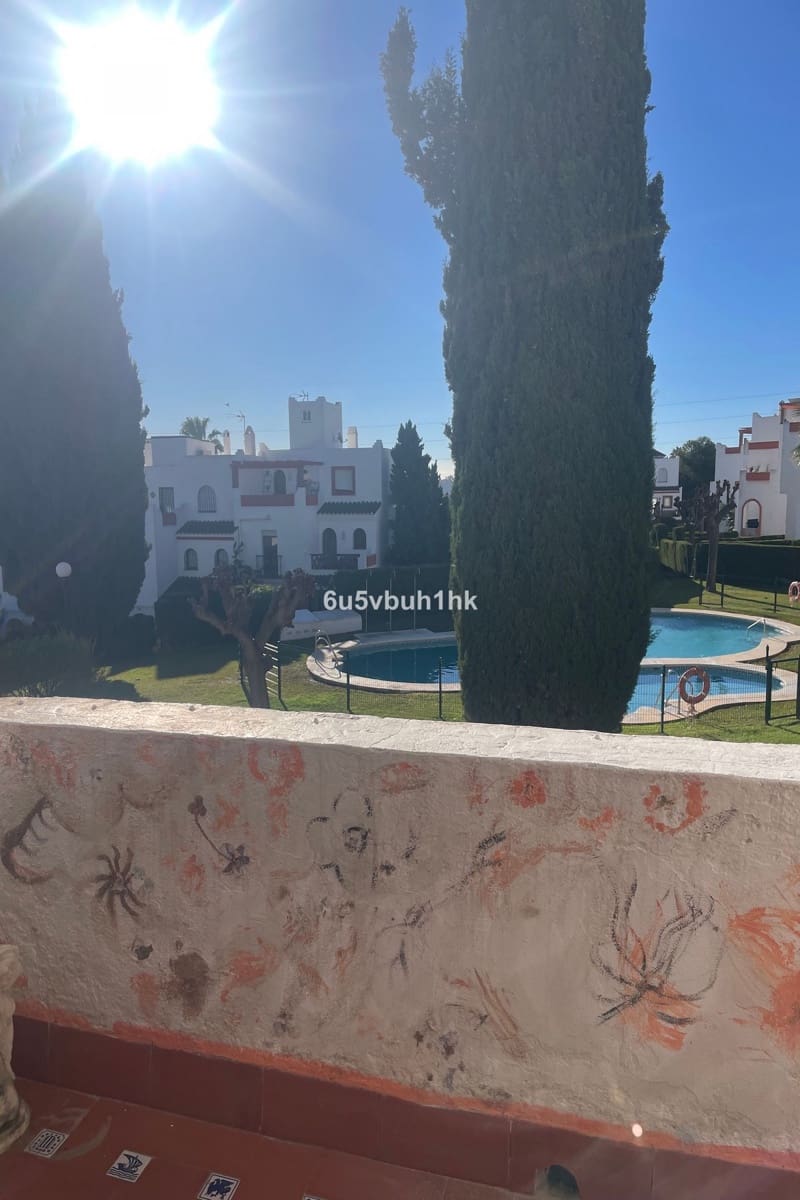 4 quarto Casa em Banda para venda em Estepona - 580 000 € (Ref: 9529140)