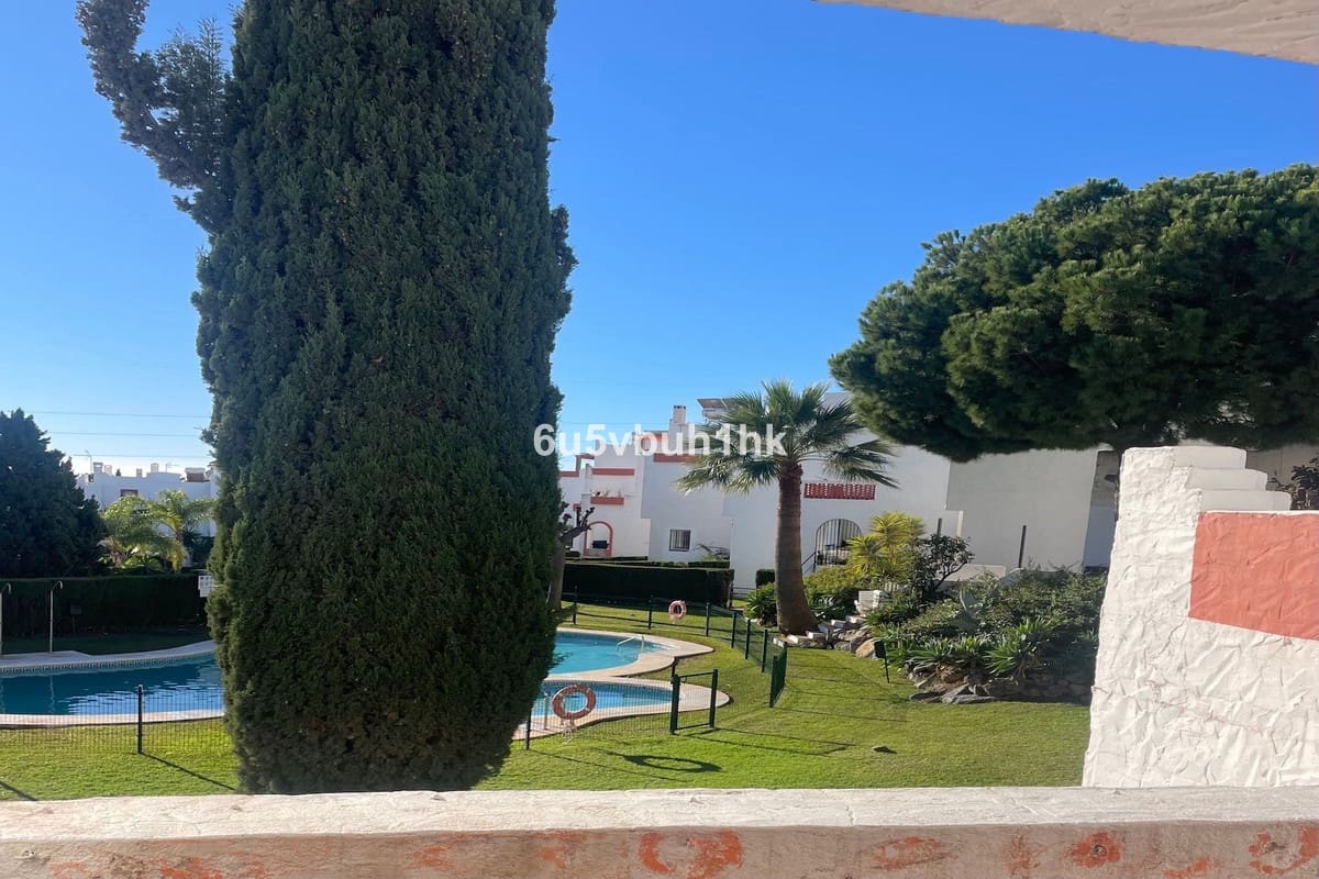 4 quarto Casa em Banda para venda em Estepona - 580 000 € (Ref: 9529140)