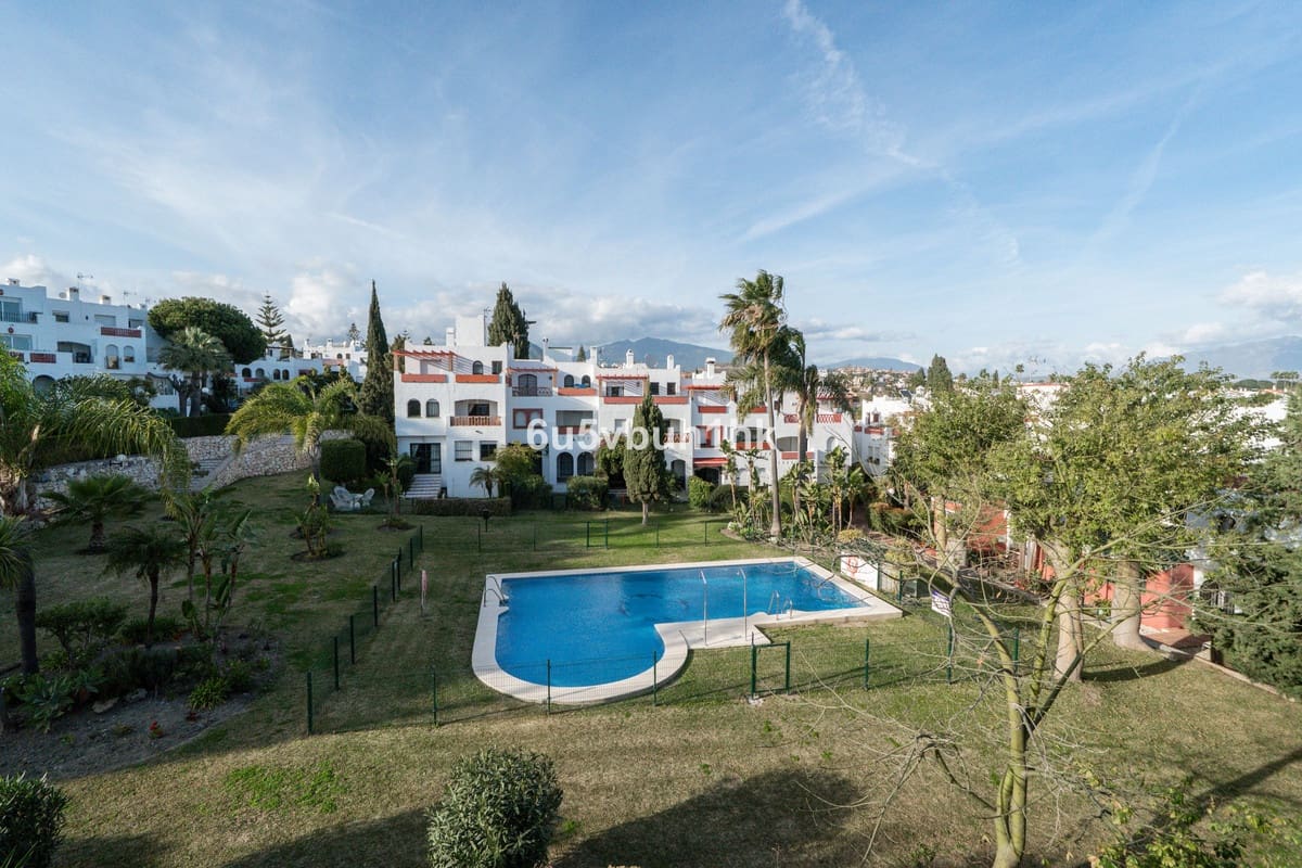 4 quarto Casa em Banda para venda em Estepona - 580 000 € (Ref: 9529140)