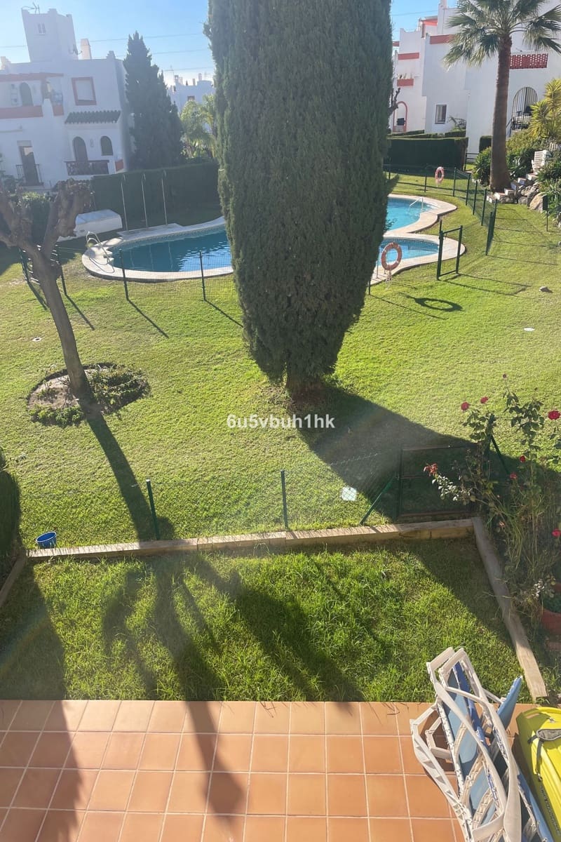 4 quarto Casa em Banda para venda em Estepona - 580 000 € (Ref: 9529140)