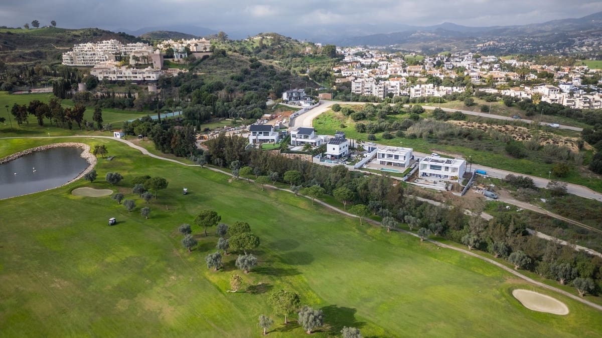 3 bedroom Villa for sale in Cerro del Aguila with pool - € 1,250,000 (Ref: 9529141)