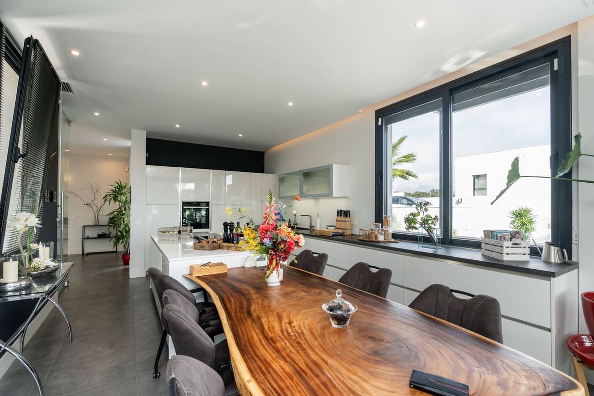 3 bedroom Villa for sale in Cerro del Aguila with pool - € 1,250,000 (Ref: 9529141)