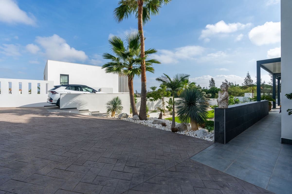 3 bedroom Villa for sale in Cerro del Aguila with pool - € 1,250,000 (Ref: 9529141)