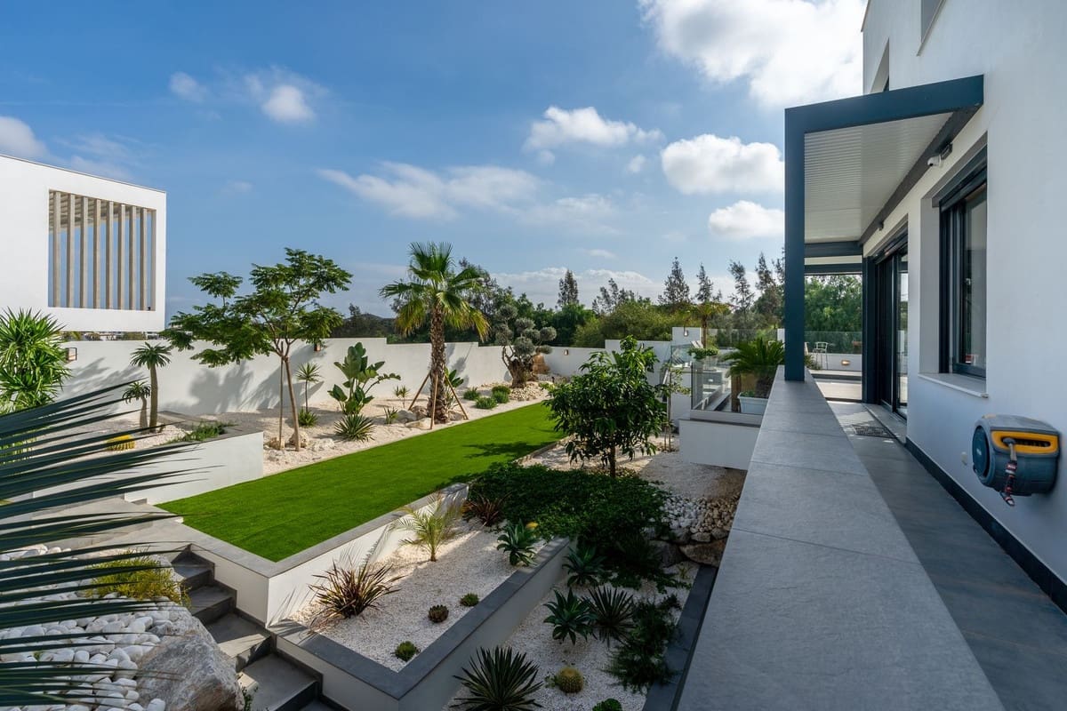 3 bedroom Villa for sale in Cerro del Aguila with pool - € 1,250,000 (Ref: 9529141)