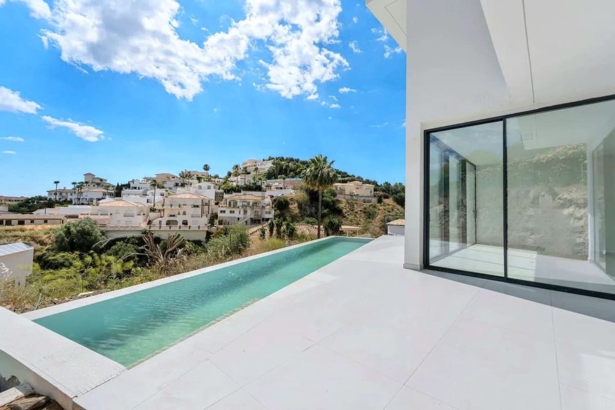 3 bedroom Villa for sale in Cerro del Aguila with pool - € 1,089,000 (Ref: 9529146)