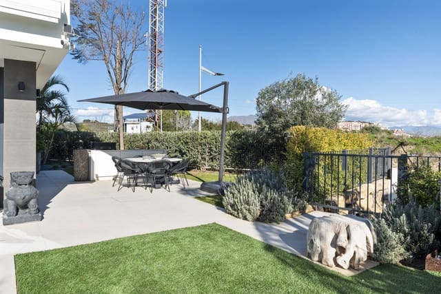 3 soveværelse Villa til salg i Manilva Pueblo, Manilva - € 1.295.000 (Ref: 9532941)