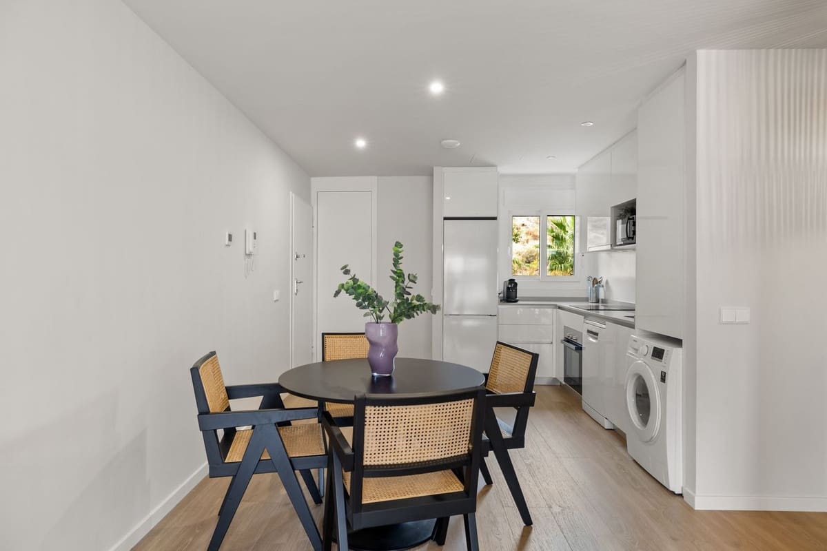 2 quarto Apartamento para venda em Estepona com piscina - 450 000 € (Ref: 9532942)