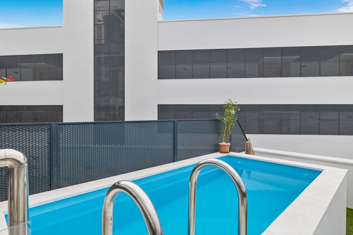 2 quarto Apartamento para venda em Estepona com piscina - 450 000 € (Ref: 9532942)