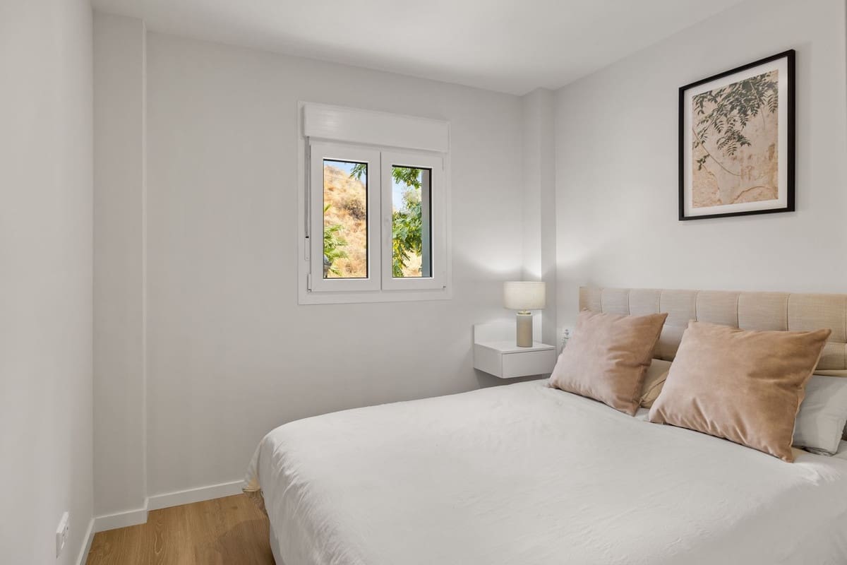 2 quarto Apartamento para venda em Estepona com piscina - 450 000 € (Ref: 9532942)