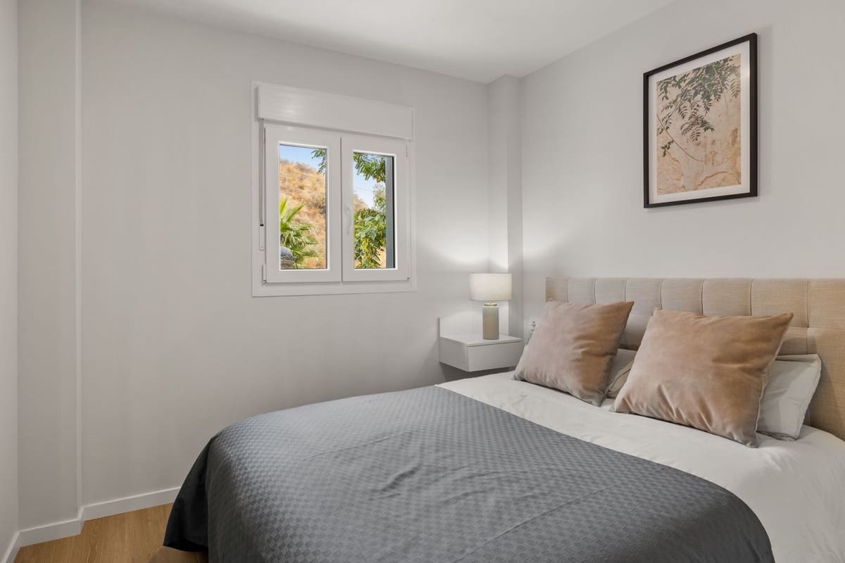 2 quarto Apartamento para venda em Estepona com piscina - 450 000 € (Ref: 9532942)