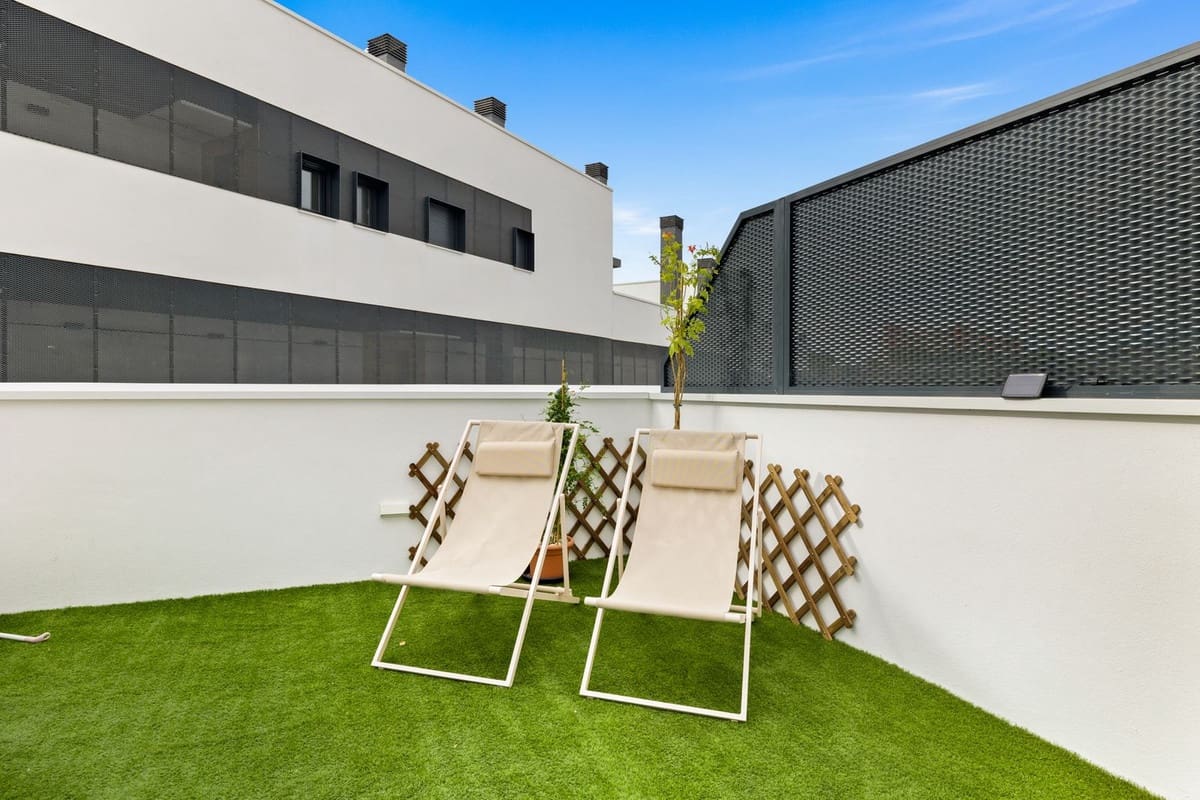 2 quarto Apartamento para venda em Estepona com piscina - 450 000 € (Ref: 9532942)