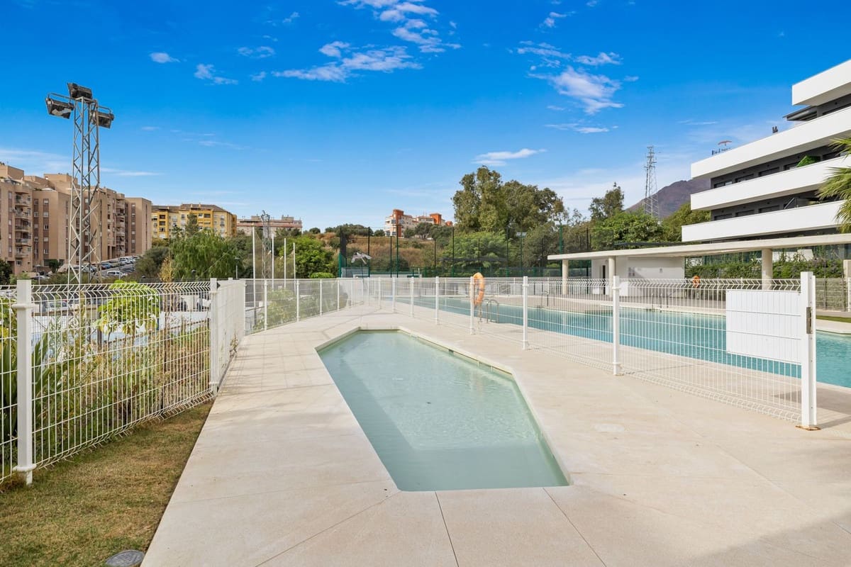 2 quarto Apartamento para venda em Estepona com piscina - 450 000 € (Ref: 9532942)