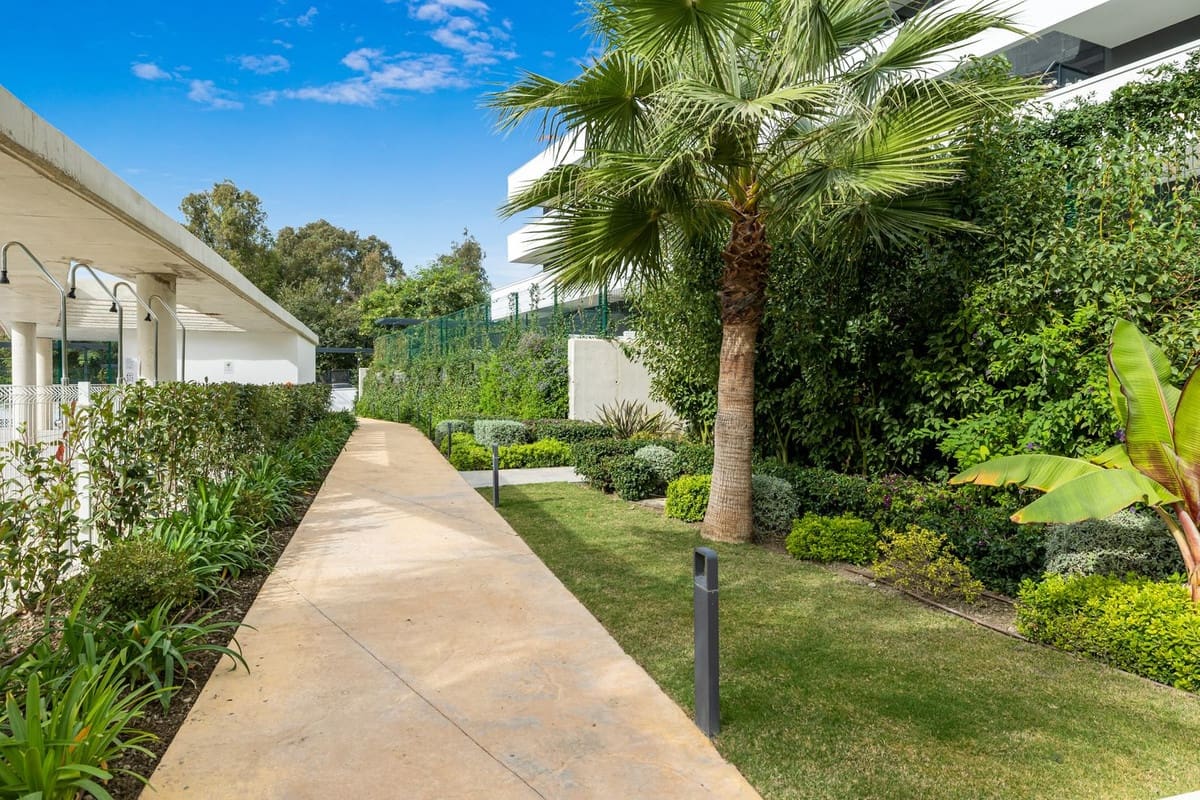 2 quarto Apartamento para venda em Estepona com piscina - 450 000 € (Ref: 9532942)