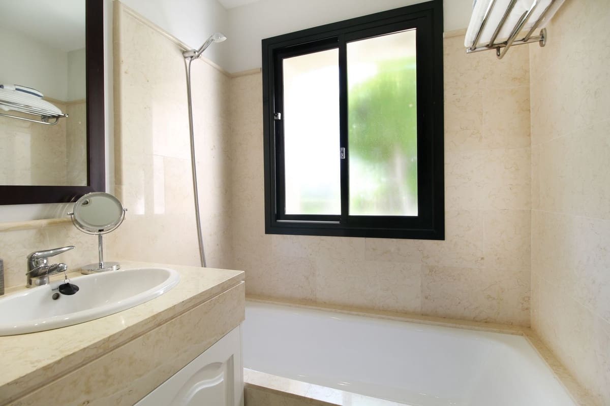 Apartamento de 3 habitaciones en Benahavís en venta - 880.000 € (Ref: 9532945)