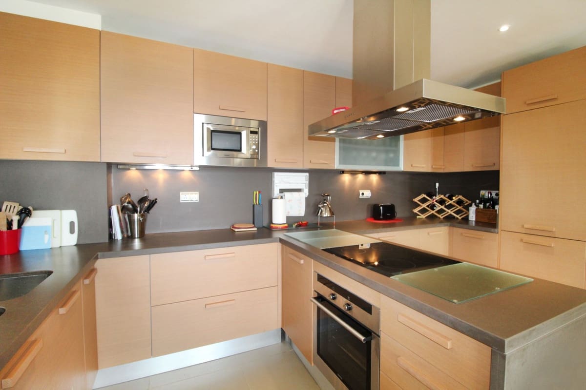 5 makuuhuone Huvila myytävänä paikassa Benahavis mukana uima-altaan - 1 795 000 € (Ref: 9532955)