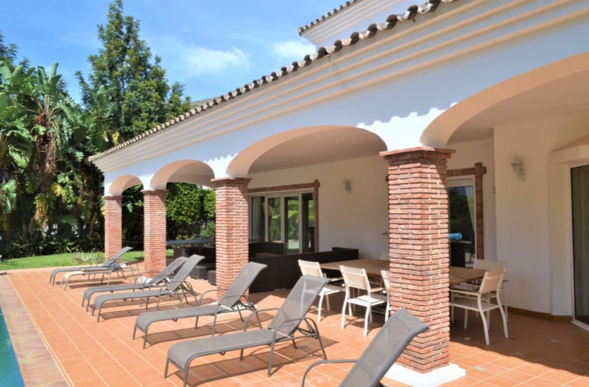 5 bedroom Villa for sale in Mijas with pool - € 1,299,950 (Ref: 9532962)