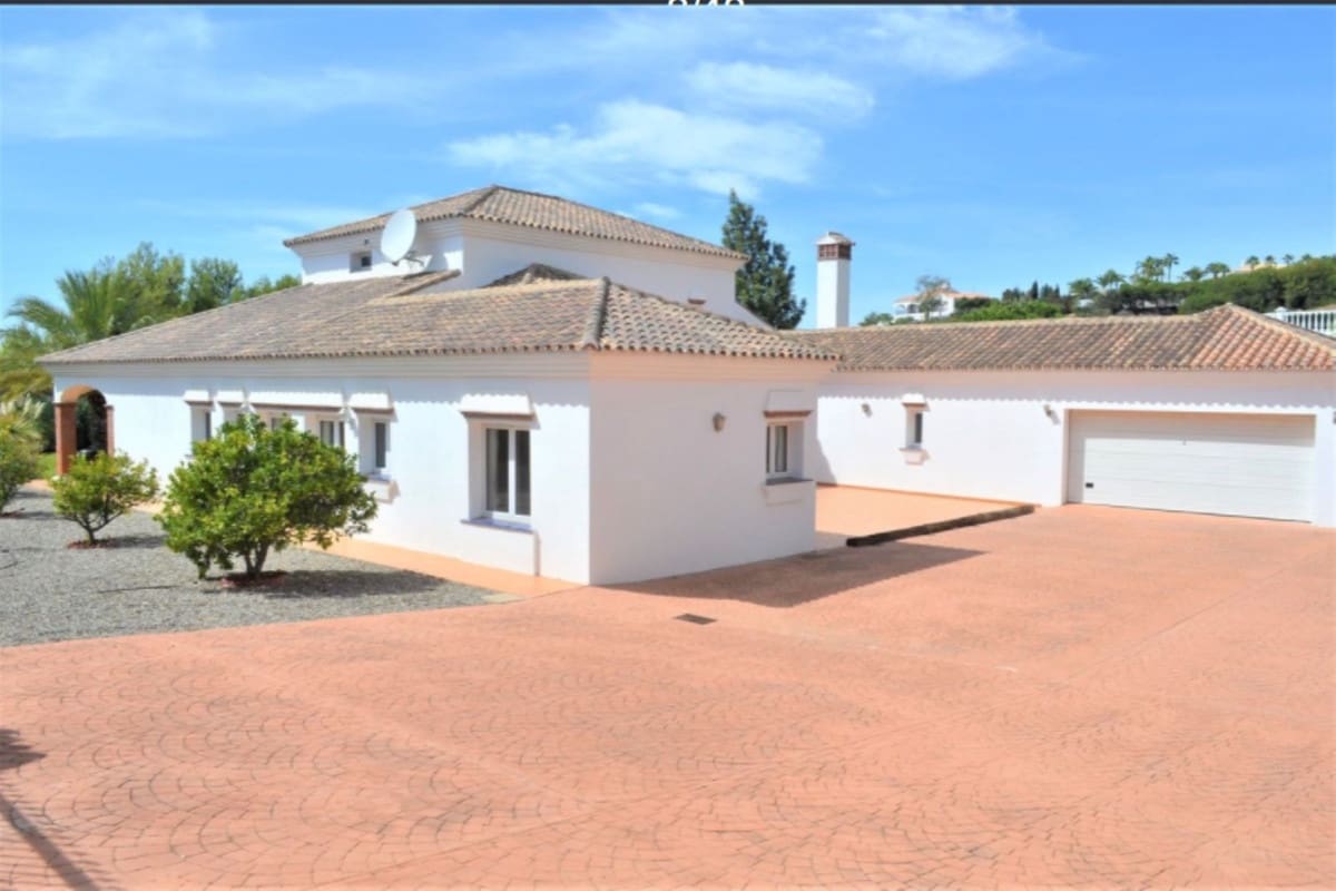 5 bedroom Villa for sale in Mijas with pool - € 1,299,950 (Ref: 9532962)