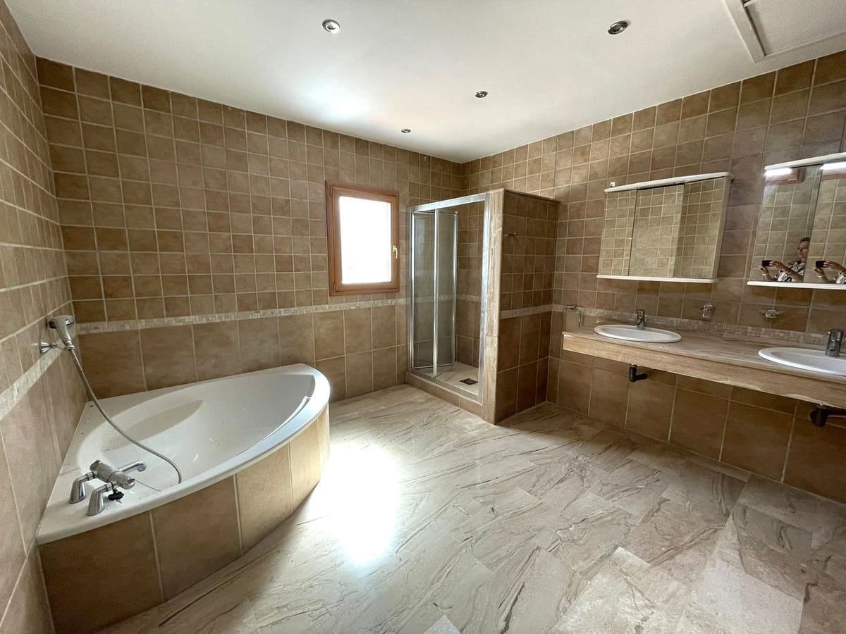 5 bedroom Villa for sale in Mijas with pool - € 1,299,950 (Ref: 9532962)