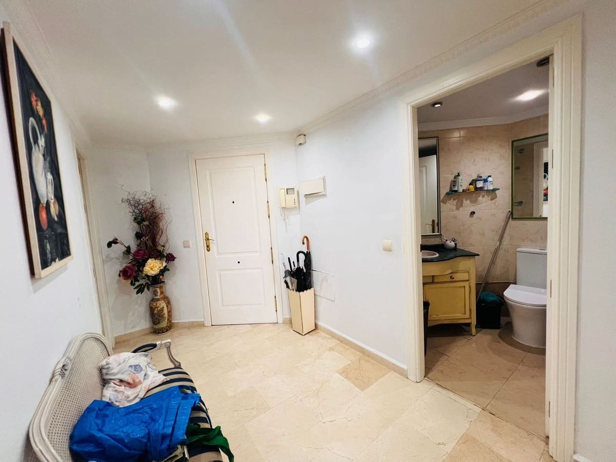 3 bedroom Apartment for sale in Marbella - € 420,000 (Ref: 9532965)