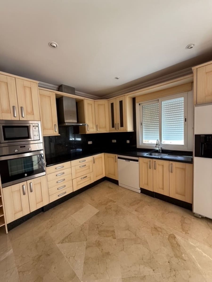 3 soverom Penthouse til salgs i Nueva Andalucia - € 1 185 000 (Ref: 9532966)