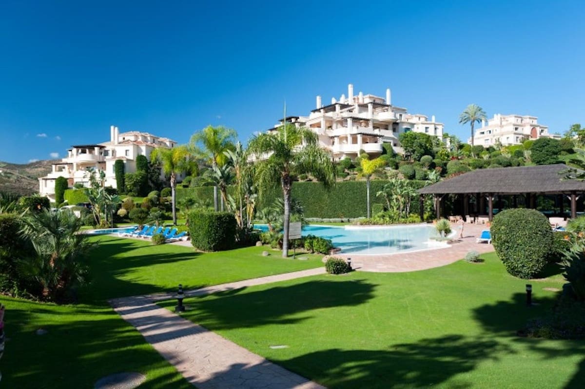 2 sovrum Lägenhet till salu i Benahavis med garage - 550 000 € (Ref: 9532970)