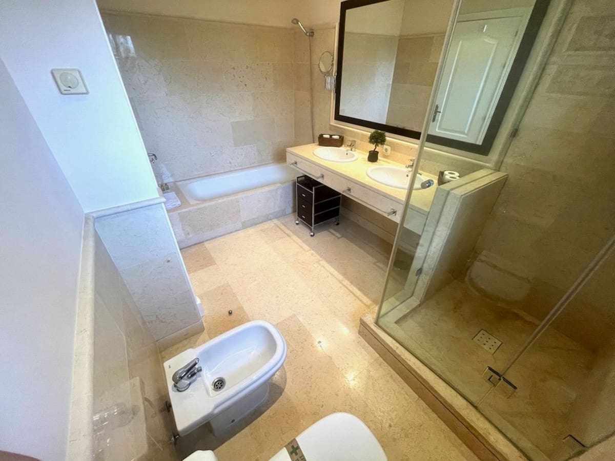 2 sovrum Lägenhet till salu i Benahavis med garage - 550 000 € (Ref: 9532970)