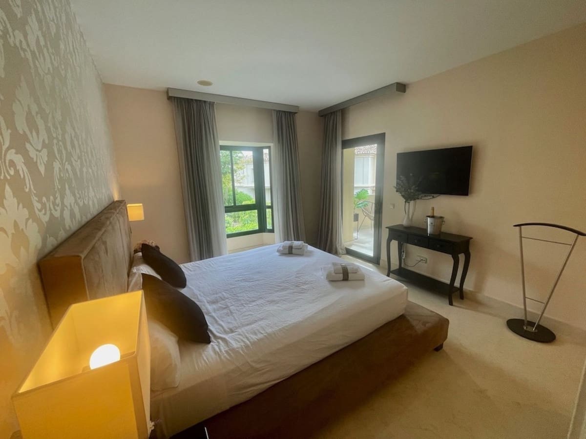 2 sovrum Lägenhet till salu i Benahavis med garage - 550 000 € (Ref: 9532970)