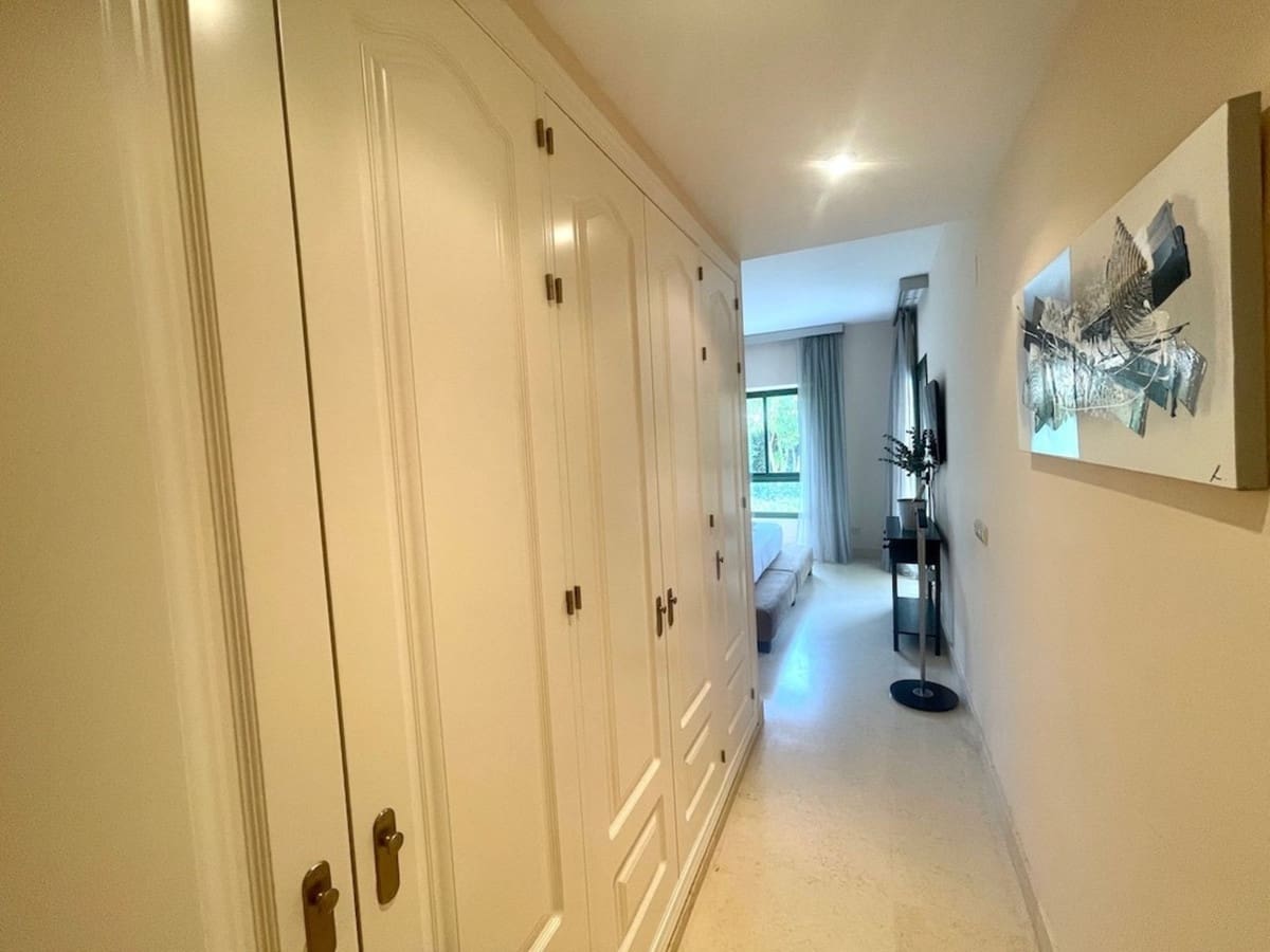 2 sovrum Lägenhet till salu i Benahavis med garage - 550 000 € (Ref: 9532970)