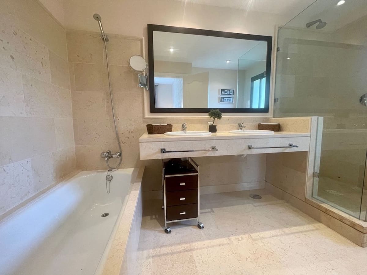 2 sovrum Lägenhet till salu i Benahavis med garage - 550 000 € (Ref: 9532970)