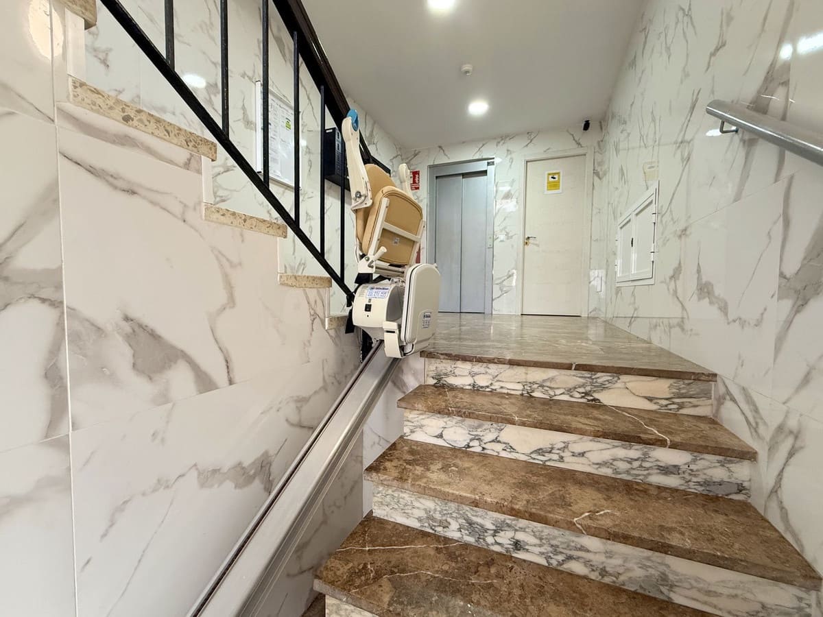 4 sovrum Lägenhet till salu i San Luis de Sabinillas med garage - 300 000 € (Ref: 9532971)