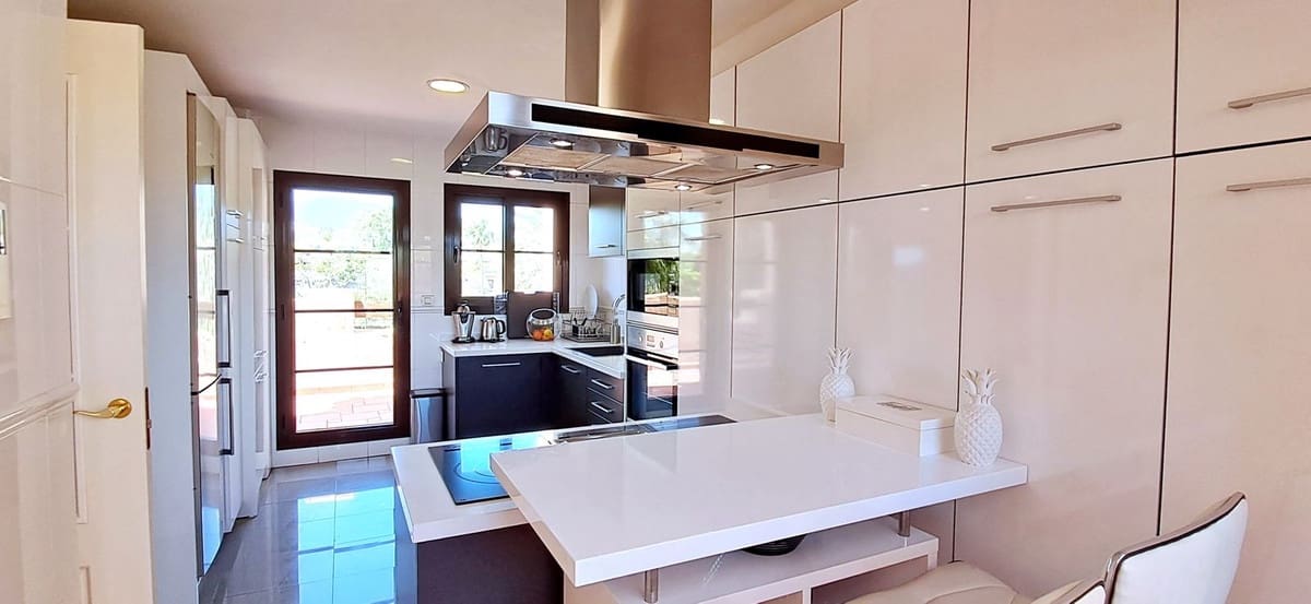 3 chambre Penthouse à vendre à New Golden Mile - 785 000 € (Ref: 9535345)