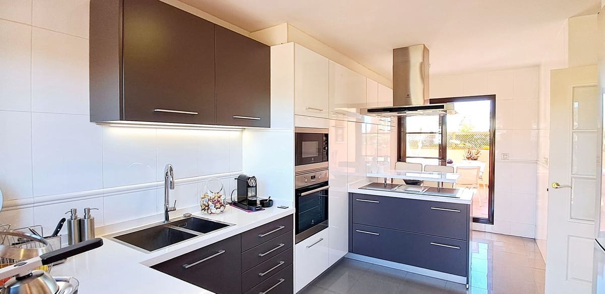 3 chambre Penthouse à vendre à New Golden Mile - 785 000 € (Ref: 9535345)