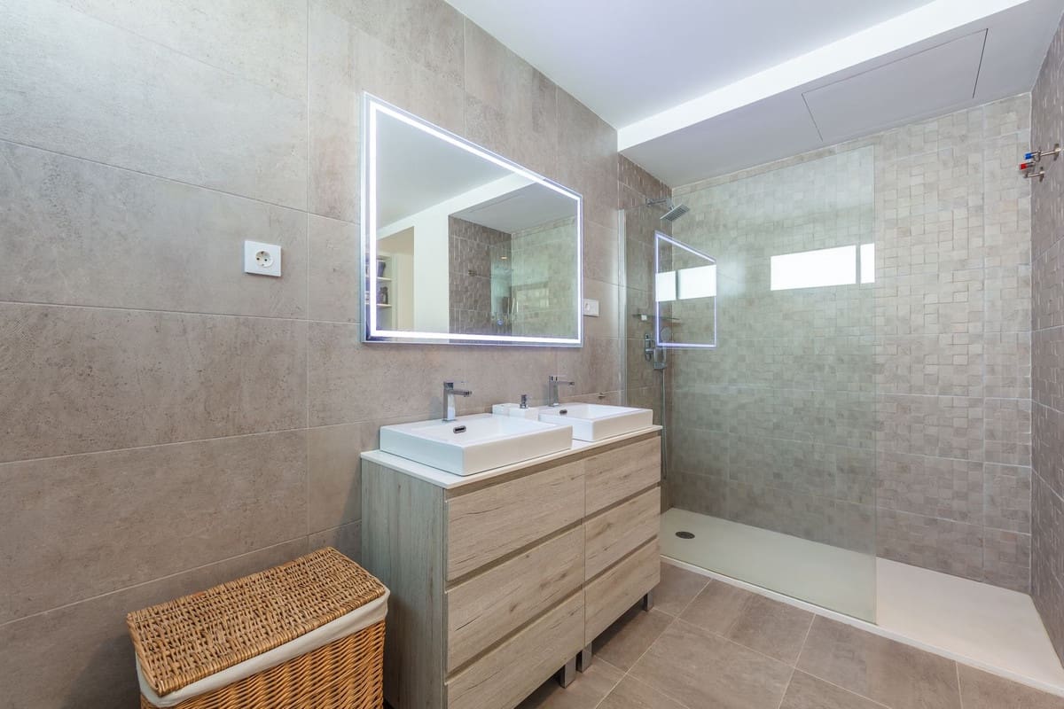 4 soverom Villa til salgs i La Duquesa / Puerto de la Duquesa med svømmebasseng - € 1 298 000 (Ref: 9535347)