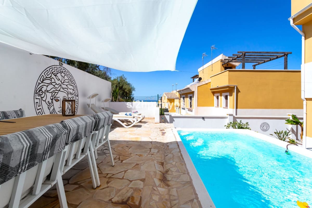 3 bedroom Townhouse for sale in Velez-Malaga with pool - € 420,000 (Ref: 9536552)