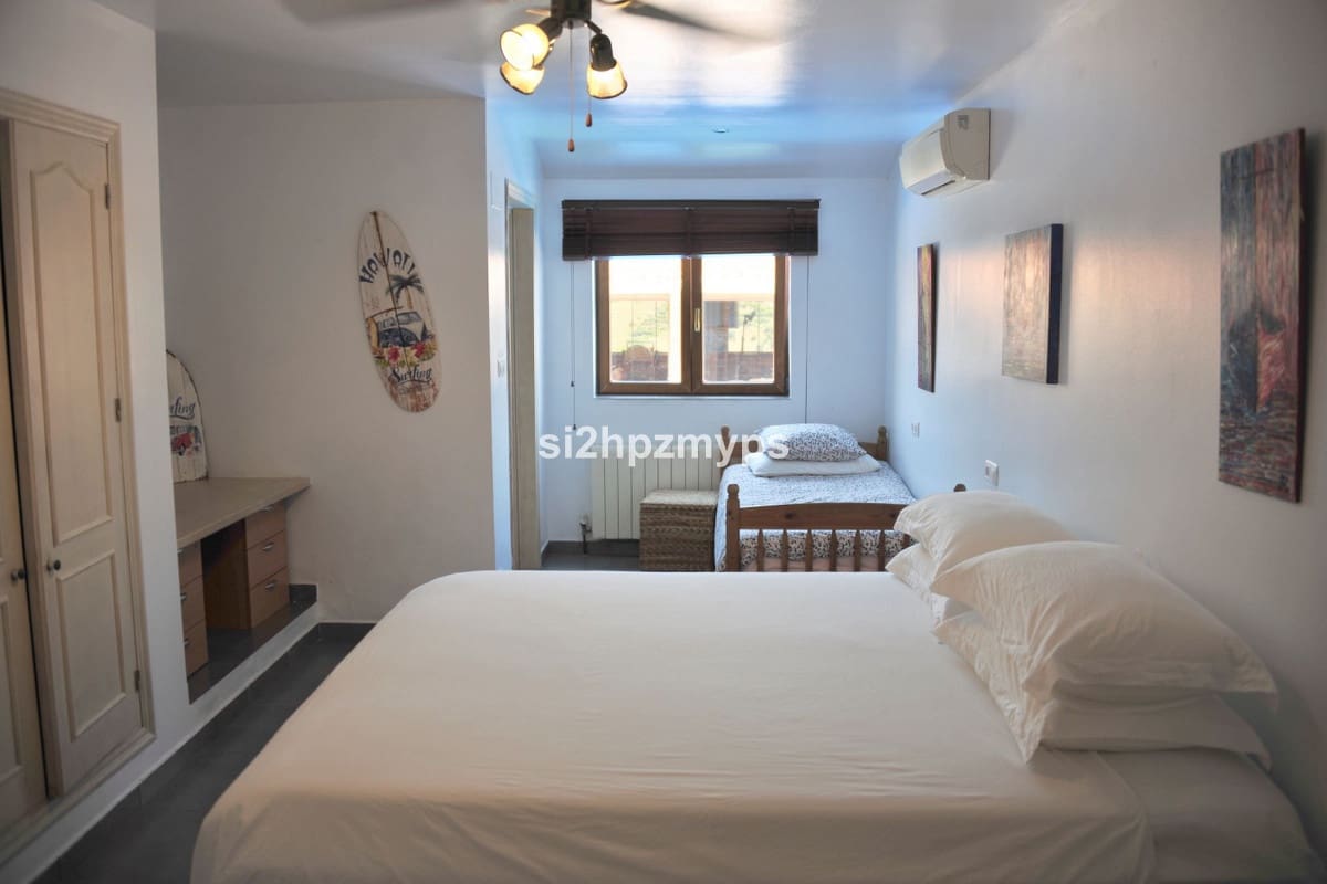 3 bedroom Townhouse for sale in Velez-Malaga with pool - € 420,000 (Ref: 9536552)