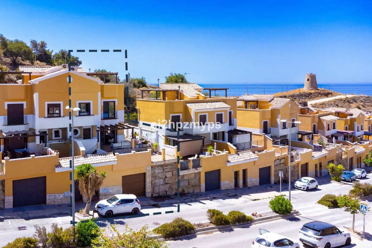 3 bedroom Townhouse for sale in Velez-Malaga with pool - € 420,000 (Ref: 9536552)