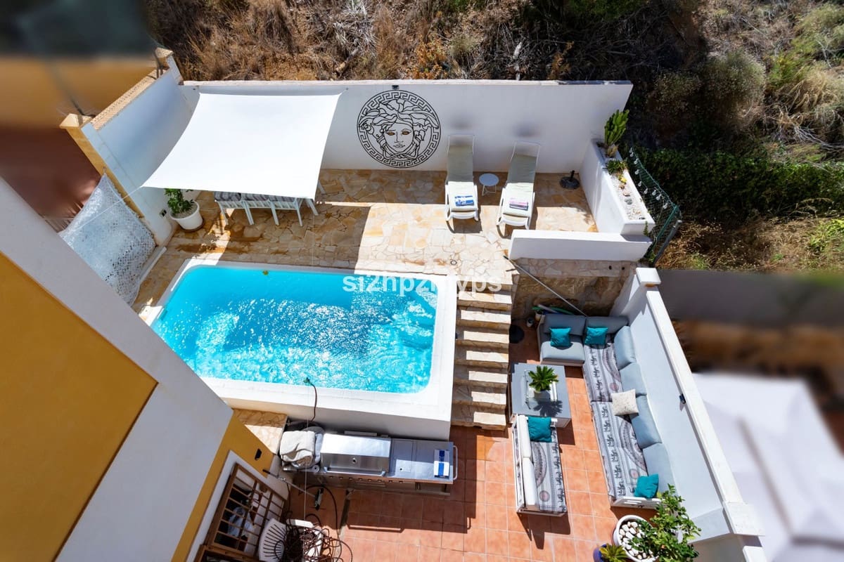 3 bedroom Townhouse for sale in Velez-Malaga with pool - € 420,000 (Ref: 9536552)