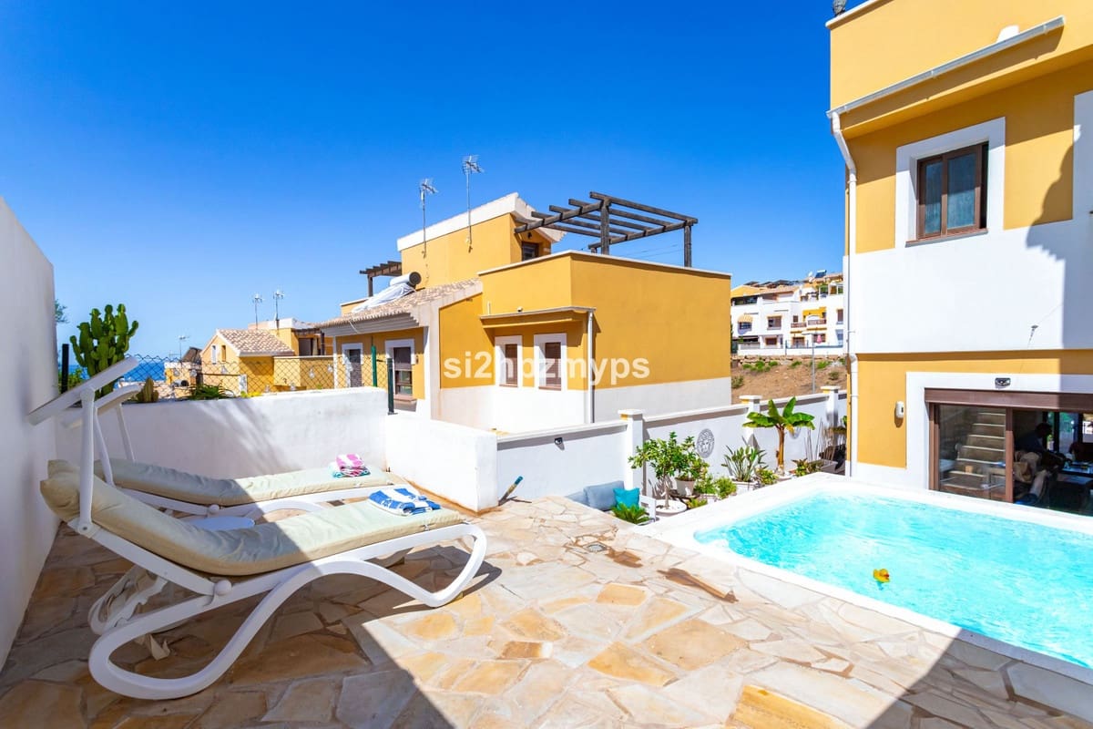 3 bedroom Townhouse for sale in Velez-Malaga with pool - € 420,000 (Ref: 9536552)